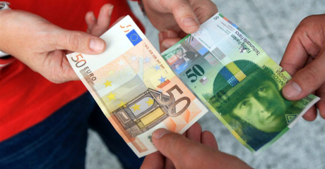 l-euro-ne-vaut-plus-que-1-15-chf-et-la-chute-du-cours-risque-de-se-poursuivre-photo-thierry-gachon-1599116049